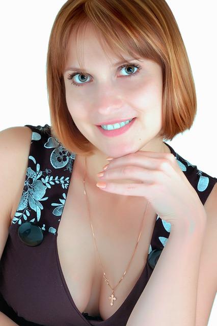 Fille sexy dans l’instant douce agit sans retenue dans une session chaude