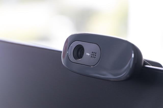Animatrice webcam blonde connectée en webcam en direct